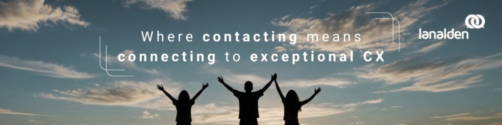 Equipo celebrando la conexión con clientes a través de un contact center en Barcelona, Madrid o Bilbao, destacando la experiencia de cliente.