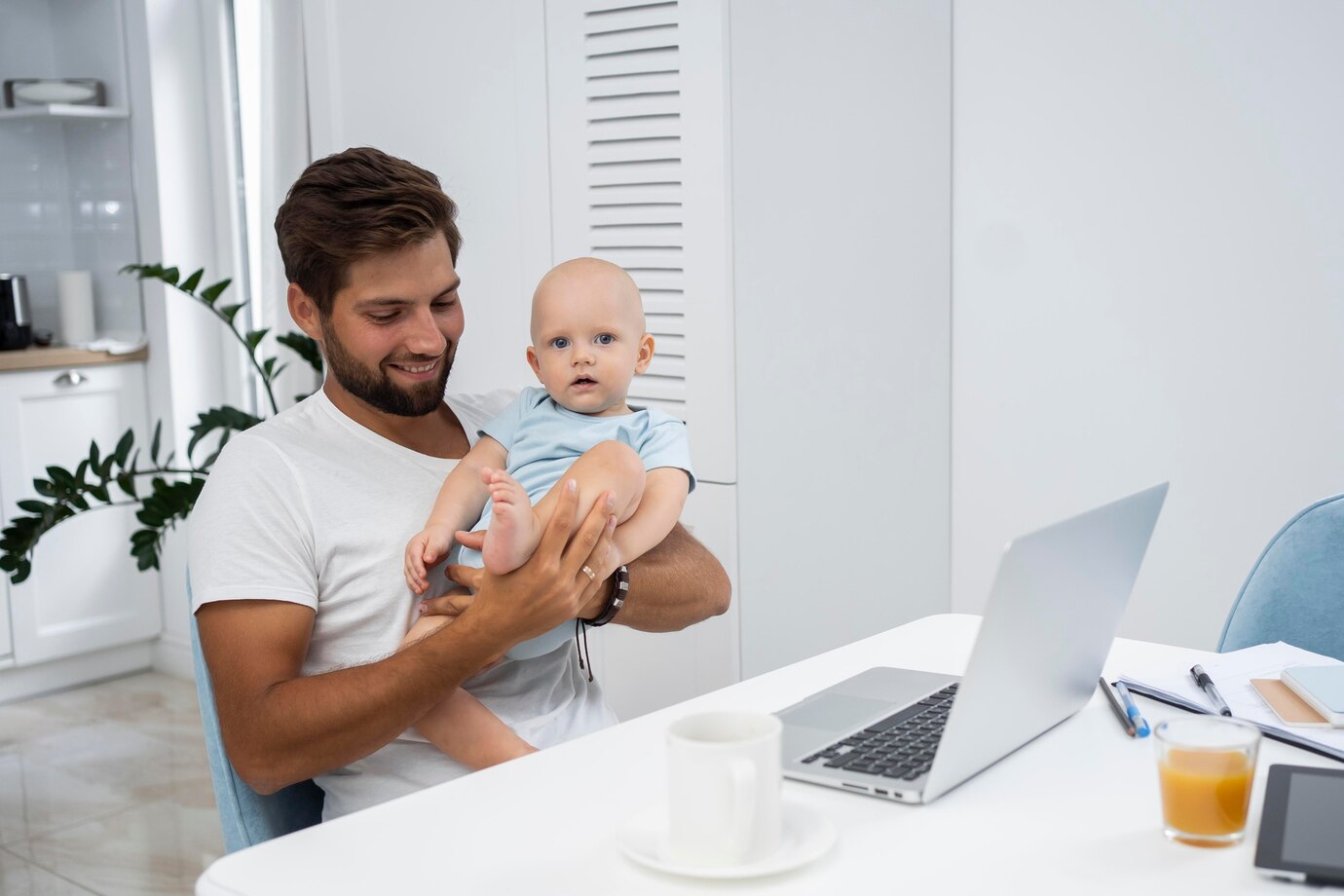 Teletrabajo en las oficinas de contact center de Lanalden que permite la conciliación familiar.