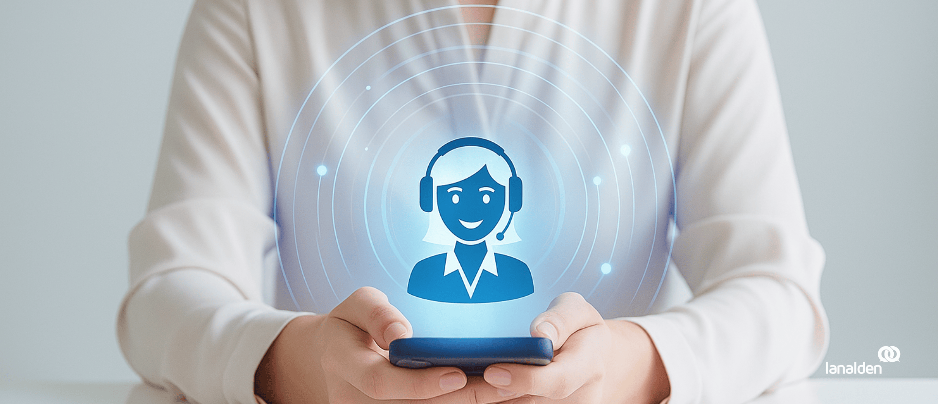 Mujer usando un móvil con icono de teleoperadora, representando IA conversacional en atención al cliente.