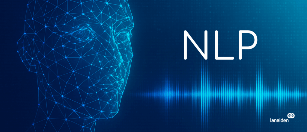 Rostro digital formado por líneas y puntos azules junto a una onda de sonido, representando la inteligencia artificial y el procesamiento del lenguaje natural en la comunicación.