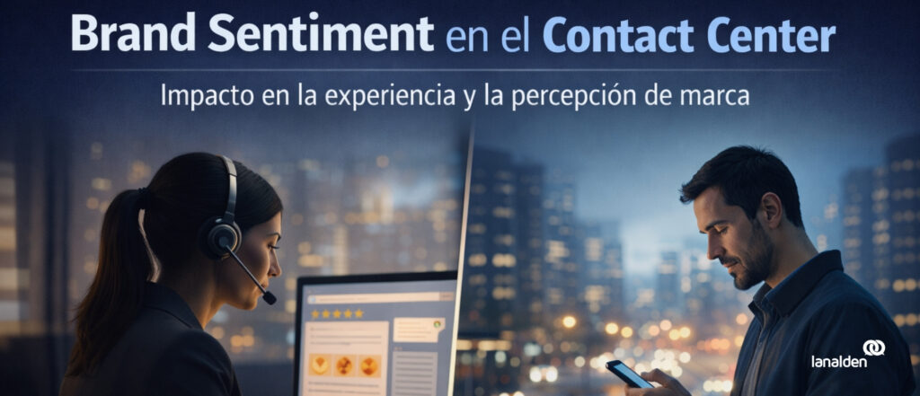 Agente de contact center trabajando frente a un ordenador, analizando la experiencia del cliente y el Brand Sentiment