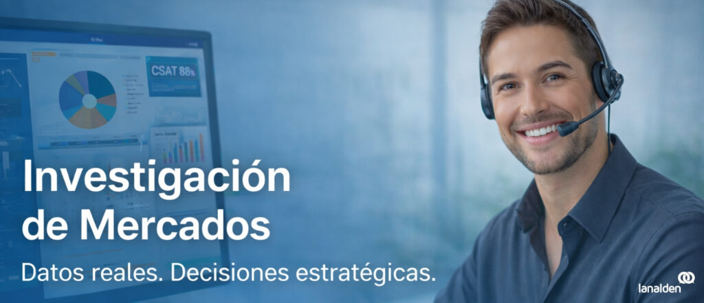 Investigación de mercados en Contact Center analizando datos de clientes en dashboard digital