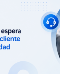 Agente de contact center atendiendo una llamada sobre cómo reducir los tiempos de espera en atención al cliente sin perder calidad.