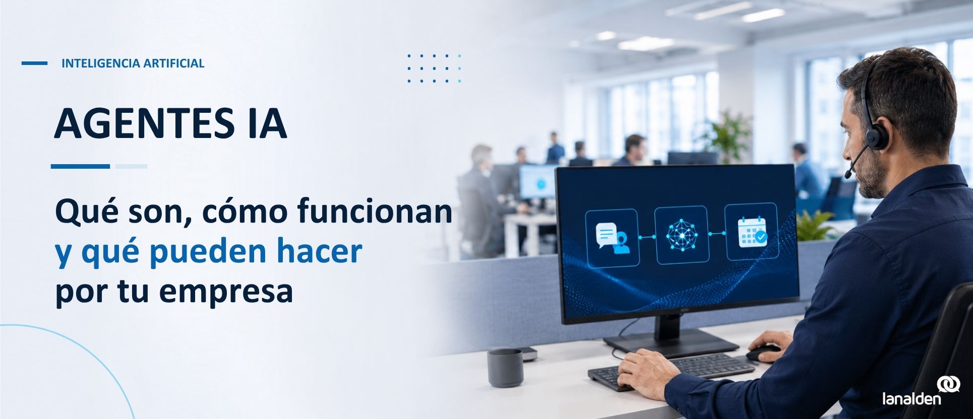 Profesional de contact center trabajando con agentes IA para automatizar tareas empresariales
