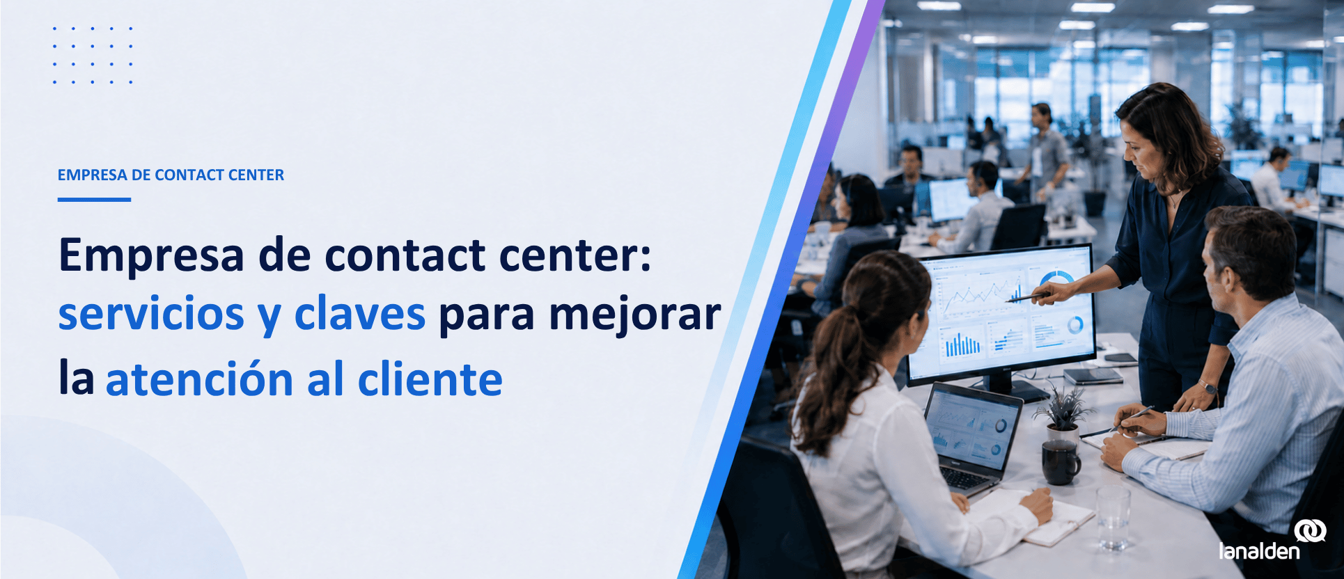 Equipo de una empresa de contact center analizando la atención al cliente.